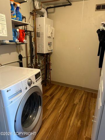 312 Thomas Circle, Anchorage, AK 99508