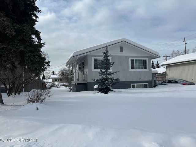 312 Thomas Circle, Anchorage, AK 99508