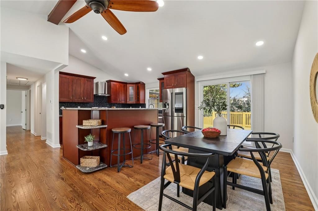 Image 10 of property listing at 10405 Meadow Crest Lane, Alpharetta, GA 30022