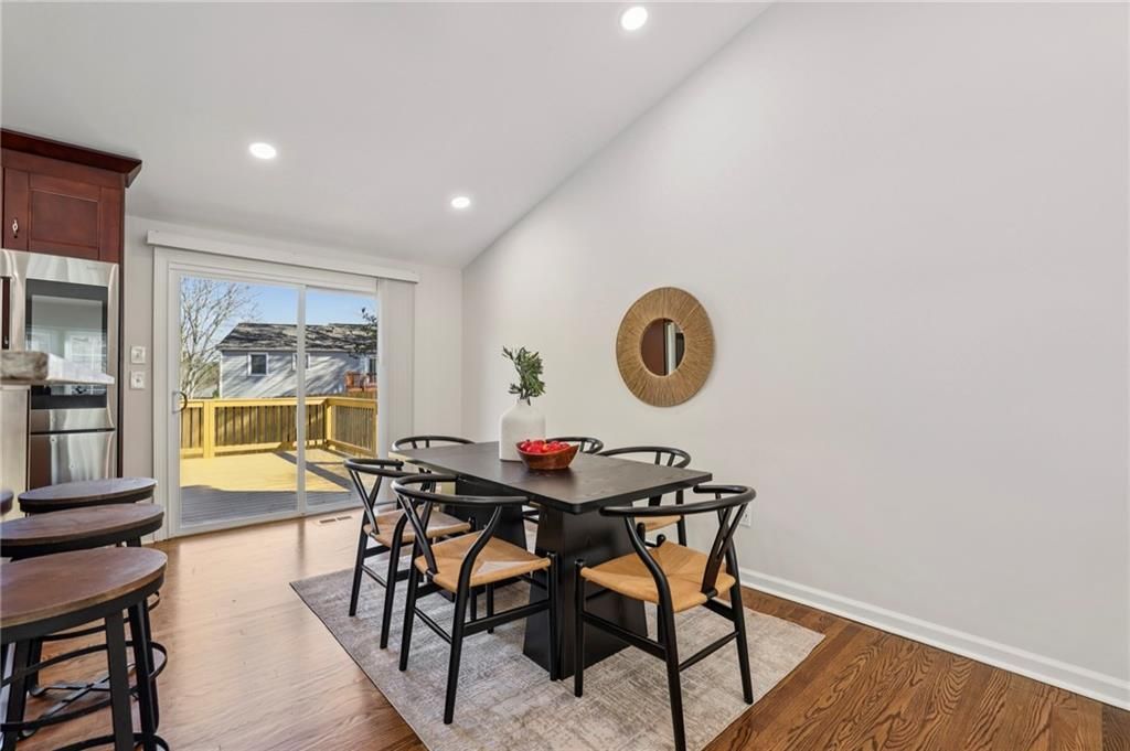 Image 11 of property listing at 10405 Meadow Crest Lane, Alpharetta, GA 30022