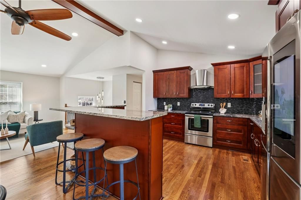 Image 12 of property listing at 10405 Meadow Crest Lane, Alpharetta, GA 30022