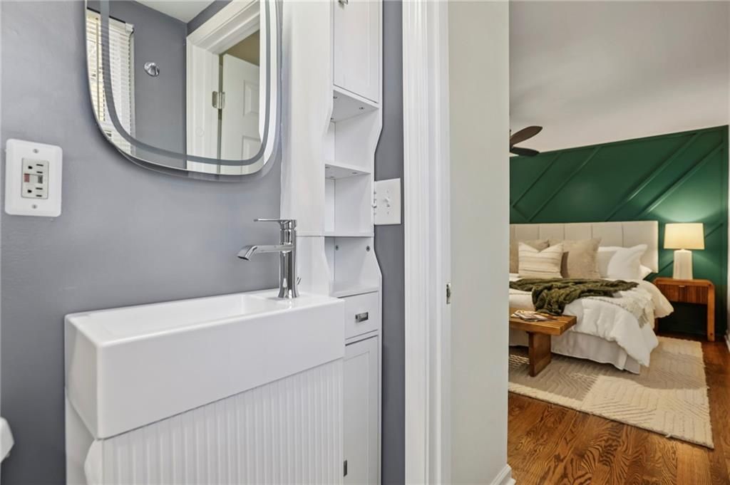 Image 20 of property listing at 10405 Meadow Crest Lane, Alpharetta, GA 30022