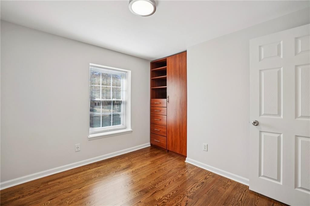 Image 21 of property listing at 10405 Meadow Crest Lane, Alpharetta, GA 30022