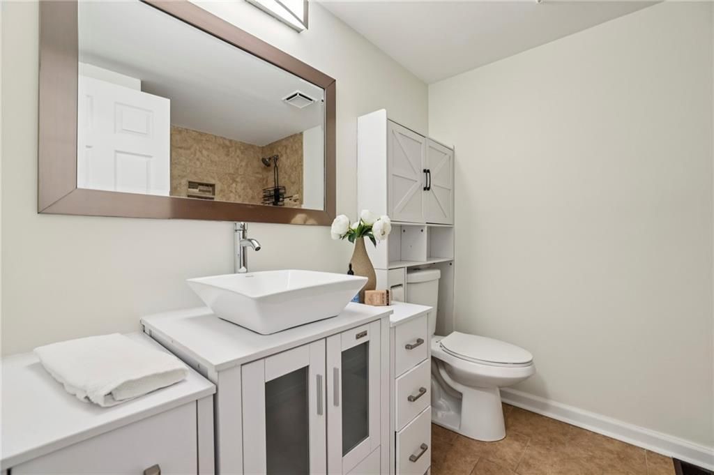 Image 22 of property listing at 10405 Meadow Crest Lane, Alpharetta, GA 30022