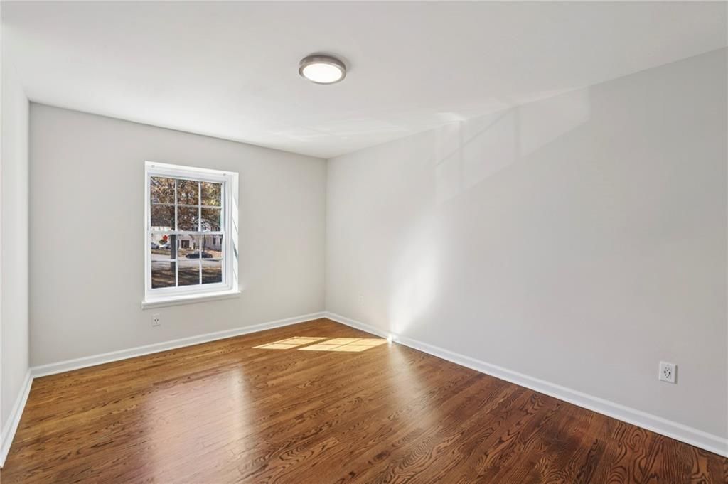 Image 24 of property listing at 10405 Meadow Crest Lane, Alpharetta, GA 30022