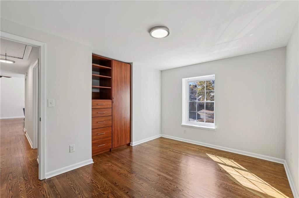 Image 25 of property listing at 10405 Meadow Crest Lane, Alpharetta, GA 30022