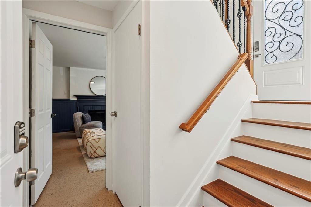 Image 26 of property listing at 10405 Meadow Crest Lane, Alpharetta, GA 30022