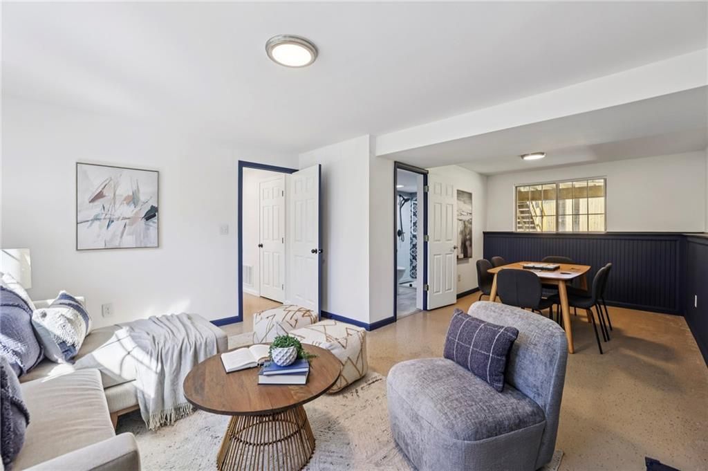 Image 28 of property listing at 10405 Meadow Crest Lane, Alpharetta, GA 30022