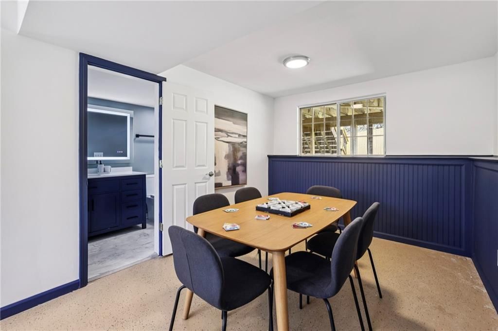 Image 29 of property listing at 10405 Meadow Crest Lane, Alpharetta, GA 30022