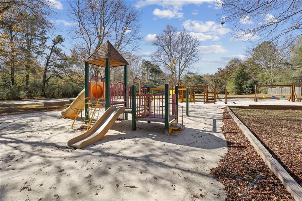 Image 42 of property listing at 10405 Meadow Crest Lane, Alpharetta, GA 30022