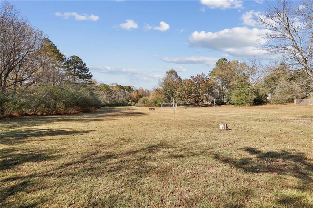 Image 43 of property listing at 10405 Meadow Crest Lane, Alpharetta, GA 30022