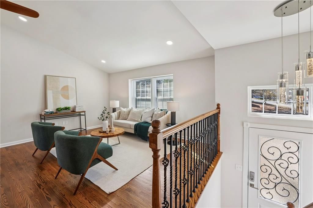 Image 5 of property listing at 10405 Meadow Crest Lane, Alpharetta, GA 30022