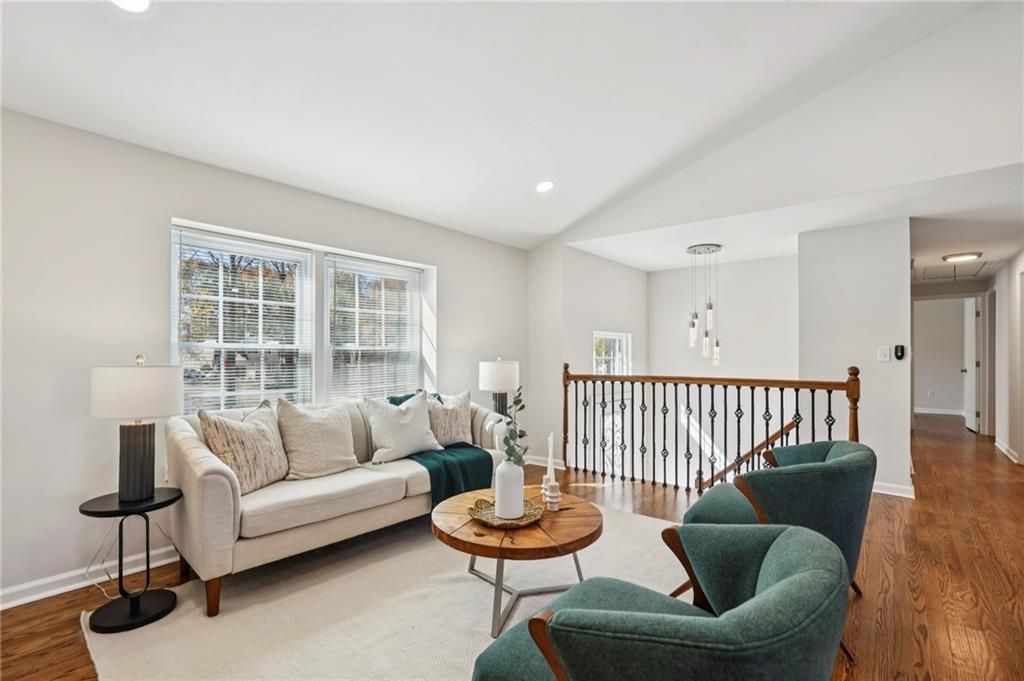 Image 8 of property listing at 10405 Meadow Crest Lane, Alpharetta, GA 30022