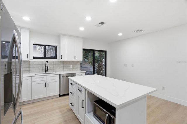 595 PINE STREET, Safety Harbor, FL 34695