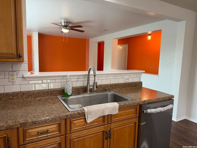 11102 Anarbor Field, San Antonio, TX 78254