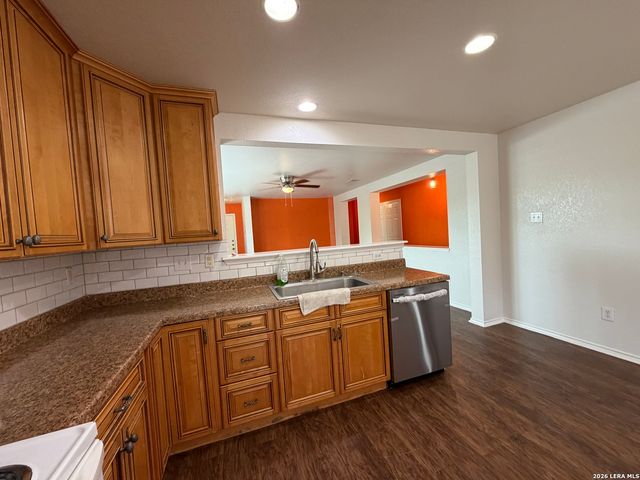 11102 Anarbor Field, San Antonio, TX 78254