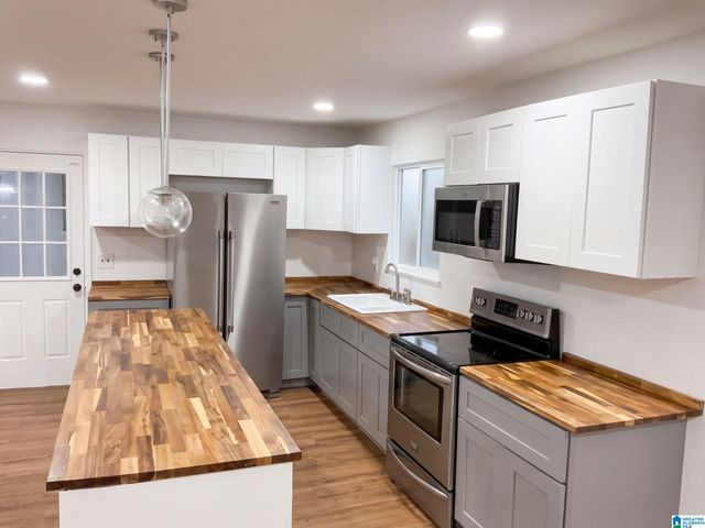 329 25TH AVENUE NW, Center Point, AL 35215