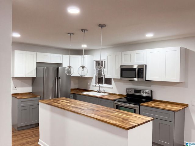 329 25TH AVENUE NW, Center Point, AL 35215