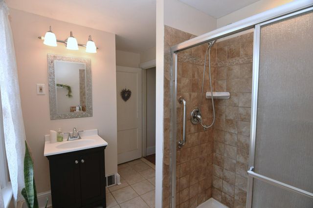 25 CENTER AVE, Willow Grove, PA 19090