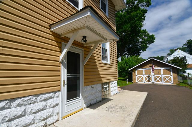 25 CENTER AVE, Willow Grove, PA 19090