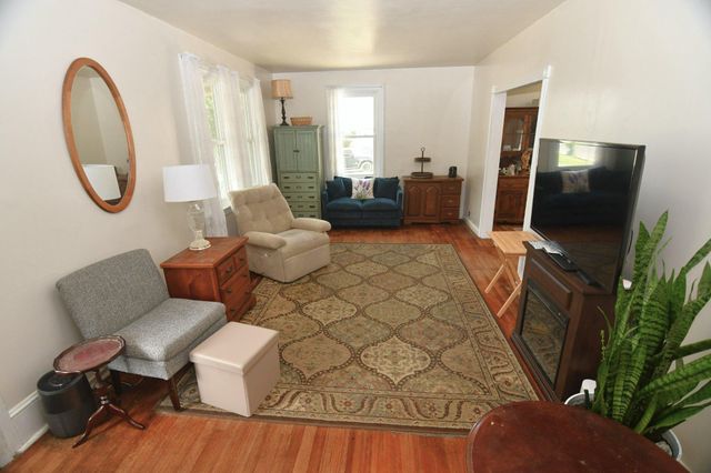 25 CENTER AVE, Willow Grove, PA 19090