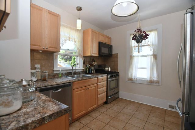 25 CENTER AVE, Willow Grove, PA 19090
