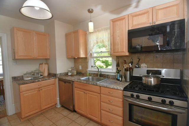 25 CENTER AVE, Willow Grove, PA 19090