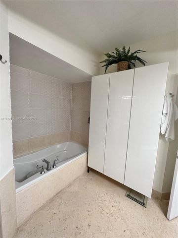 19900 E Country Club Drive 1012, Aventura, FL 33180