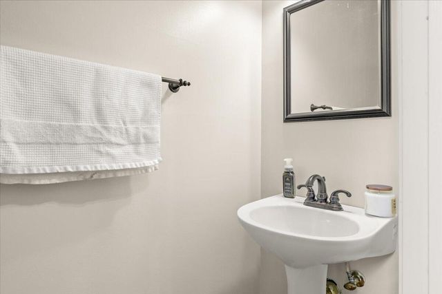 6020 Scotford CT, Roanoke, VA 24018