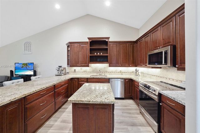 1190 Balboa Ct, Weston, FL 33326