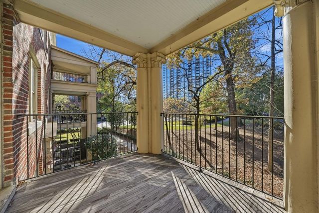 2814 Peachtree NW Road 4, Atlanta, GA 30305