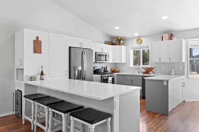 6811 W Johannsen Ave, Nine Mile Falls, WA 99026