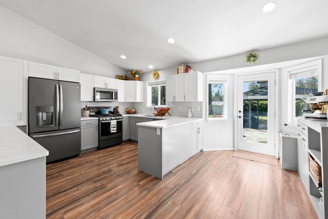 6811 W Johannsen Ave, Nine Mile Falls, WA 99026