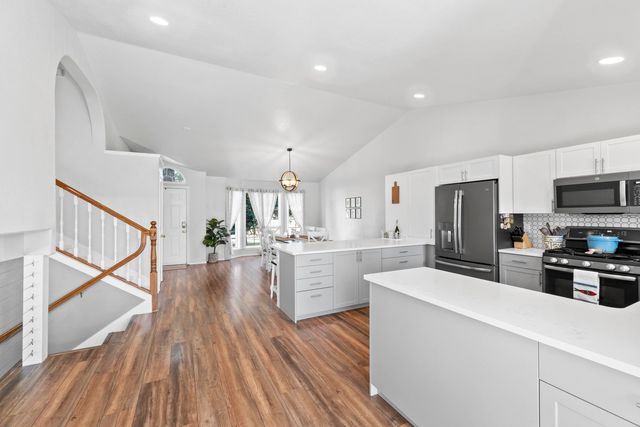 6811 W Johannsen Ave, Nine Mile Falls, WA 99026