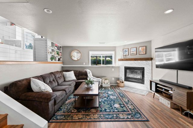 6811 W Johannsen Ave, Nine Mile Falls, WA 99026