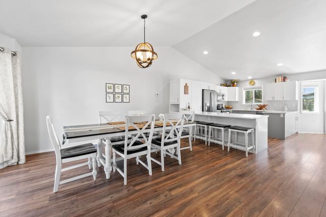 6811 W Johannsen Ave, Nine Mile Falls, WA 99026
