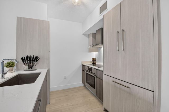 111 SE 1ST Avenue 317, Delray Beach, FL 33444