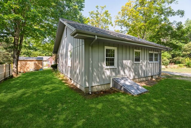 8 Captain's Lane, Mattapoisett, MA 02739