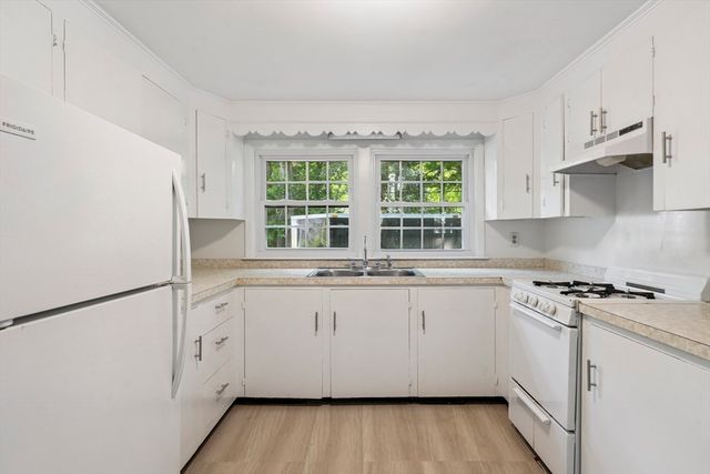 8 Captain's Lane, Mattapoisett, MA 02739