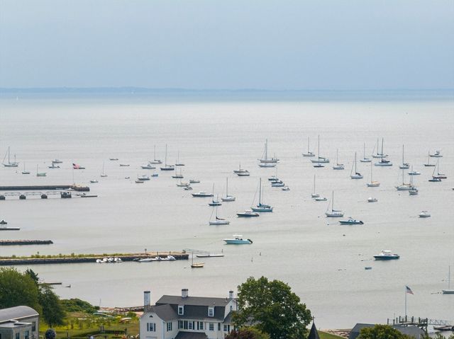 8 Captain's Lane, Mattapoisett, MA 02739