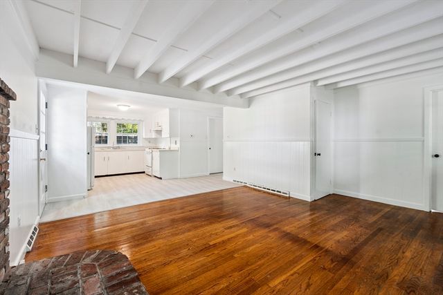 8 Captain's Lane, Mattapoisett, MA 02739