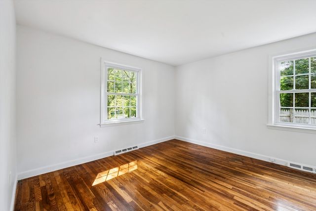 8 Captain's Lane, Mattapoisett, MA 02739