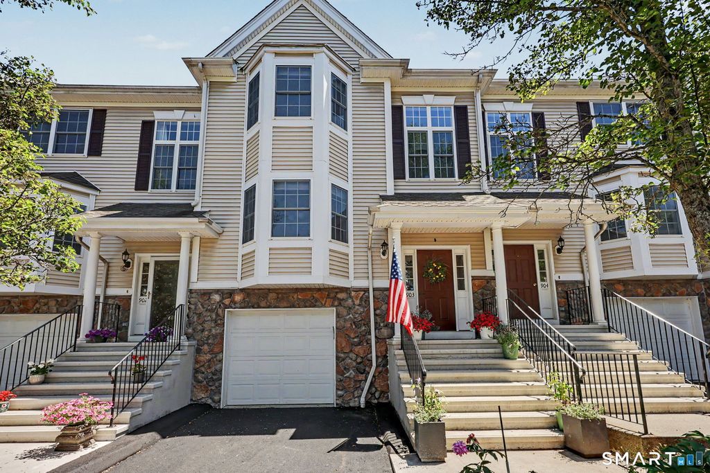 903 Larson Drive 903, Danbury, CT 06810