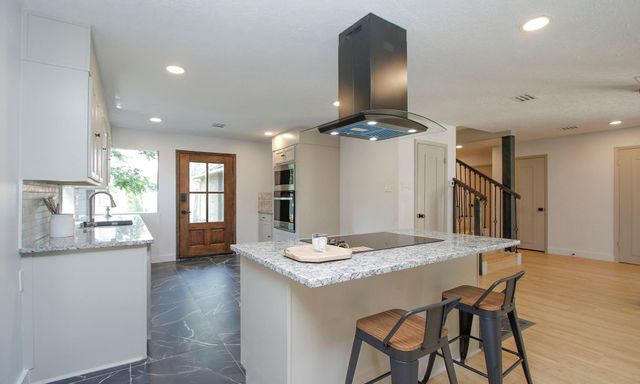 407 Hedgecroft Drive, El Lago, TX 77586
