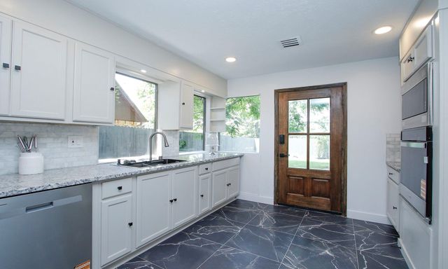407 Hedgecroft Drive, El Lago, TX 77586