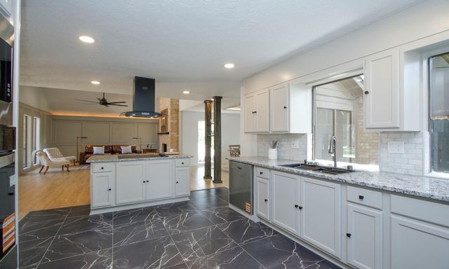 407 Hedgecroft Drive, El Lago, TX 77586