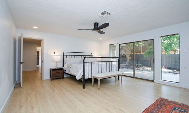 407 Hedgecroft Drive, El Lago, TX 77586