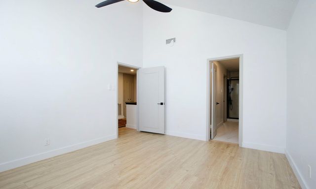 407 Hedgecroft Drive, El Lago, TX 77586