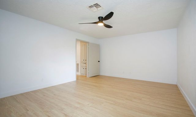 407 Hedgecroft Drive, El Lago, TX 77586