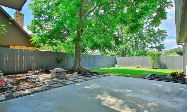 407 Hedgecroft Drive, El Lago, TX 77586